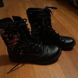 Girls’ boots